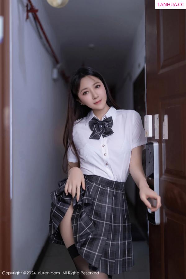 鱼子酱fish  [XiuRen]高清写真图 2024.05.10 No.8516 鱼子酱Fish 黑丝美腿第9张图片